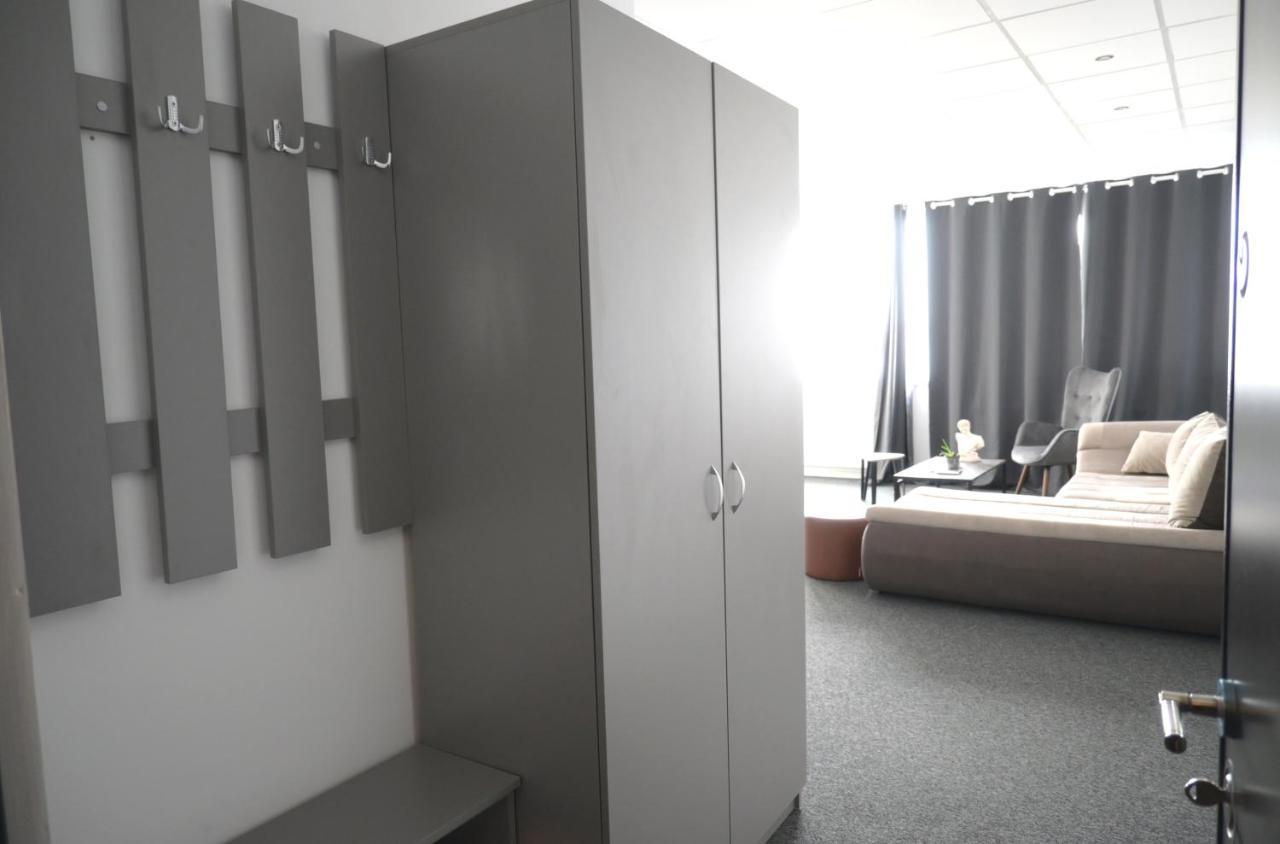Luana Airport Apartments #3 Otopeni Kültér fotó