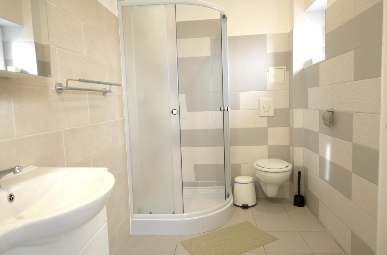Luana Airport Apartments #3 Otopeni Kültér fotó