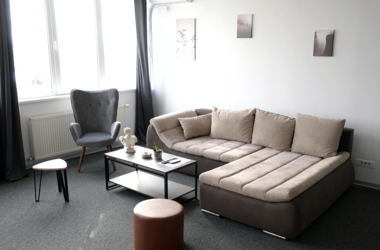 Luana Airport Apartments #3 Otopeni Kültér fotó